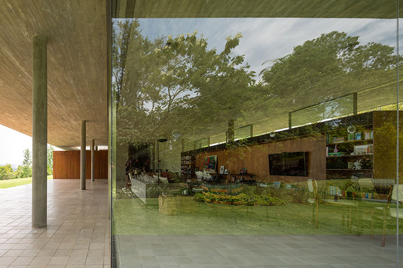 巴西 MK27 工作室打造独特曲线住宅 | Redux House-21