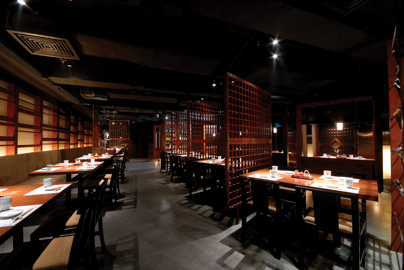 和幸精致日本料理餐厅

注：Wako音译为和幸，一般餐厅名字会采用音译，这里结合语境推测是餐厅名，Fine Japanese Dining直译为精致的日本餐饮，结合常见表达习惯，处理成精致日本料理餐厅 丨LUI design+associates-11