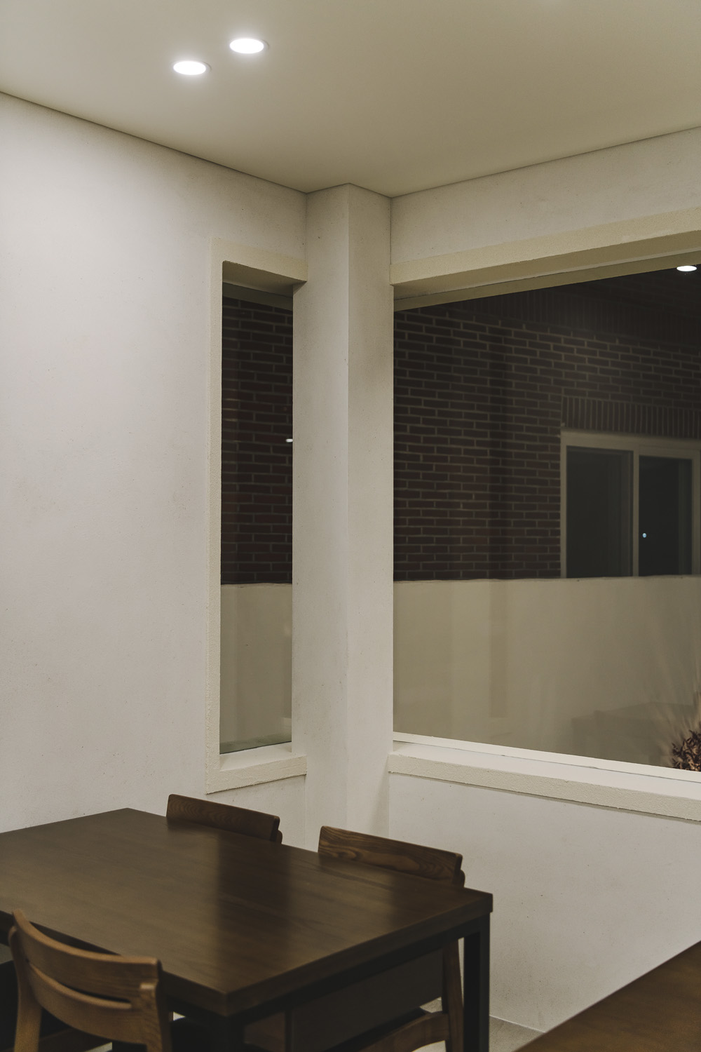 白色与木色，150 平米极简主义韩式餐厅设计-15