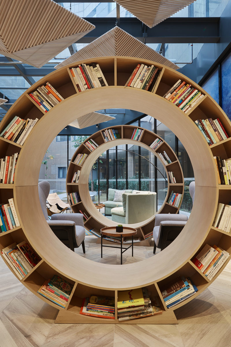 上海虹桥枢纽国展中心亚朵酒店——“与自然共生”的设计理念-5