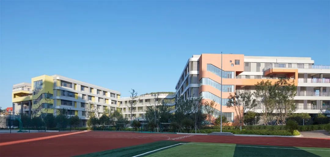 自由理想的“花园城堡”·济南北康初中教育建筑群落丨中国济南丨UA尤安设计-40