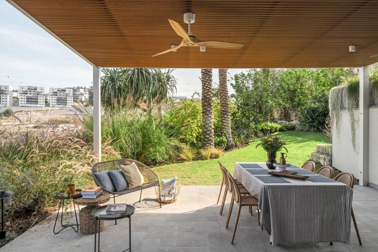 A Home that Honors the Past While Moving into the Tuture-10