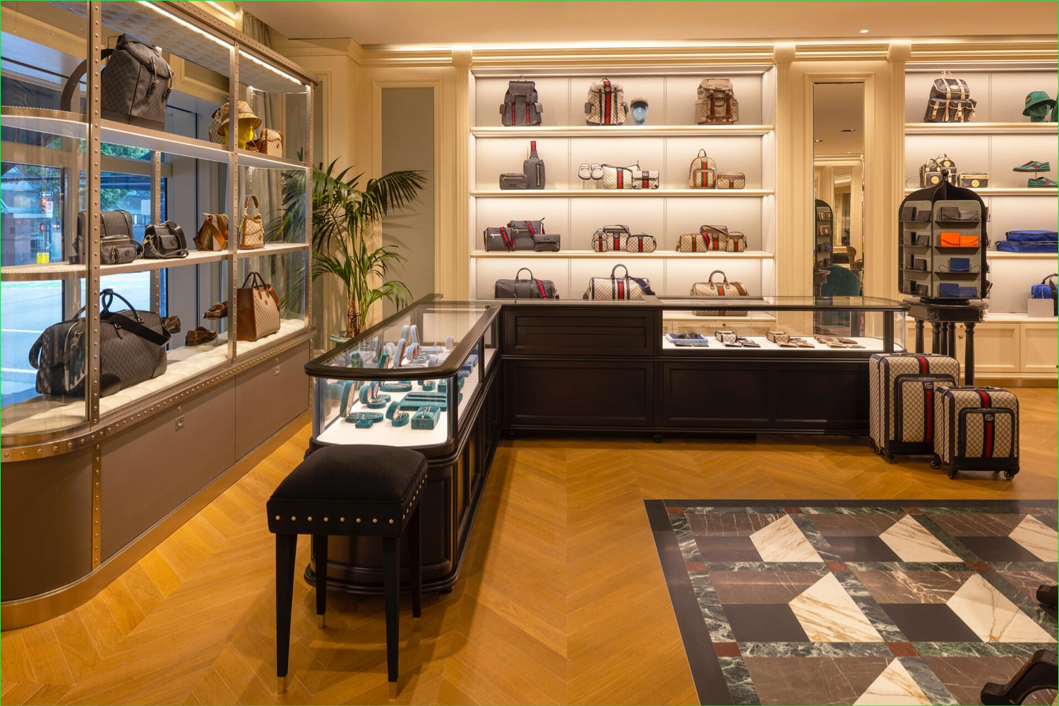 Gucci 温哥华费尔蒙特酒店精品店丨加拿大温哥华丨Gucci 创意总监 Alessandro Michele-5