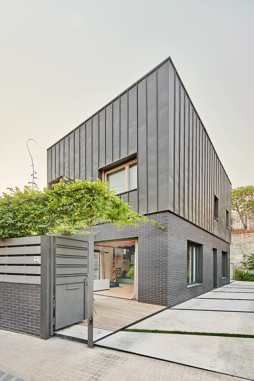 碳屋丨西班牙巴塞罗那丨Metric-12