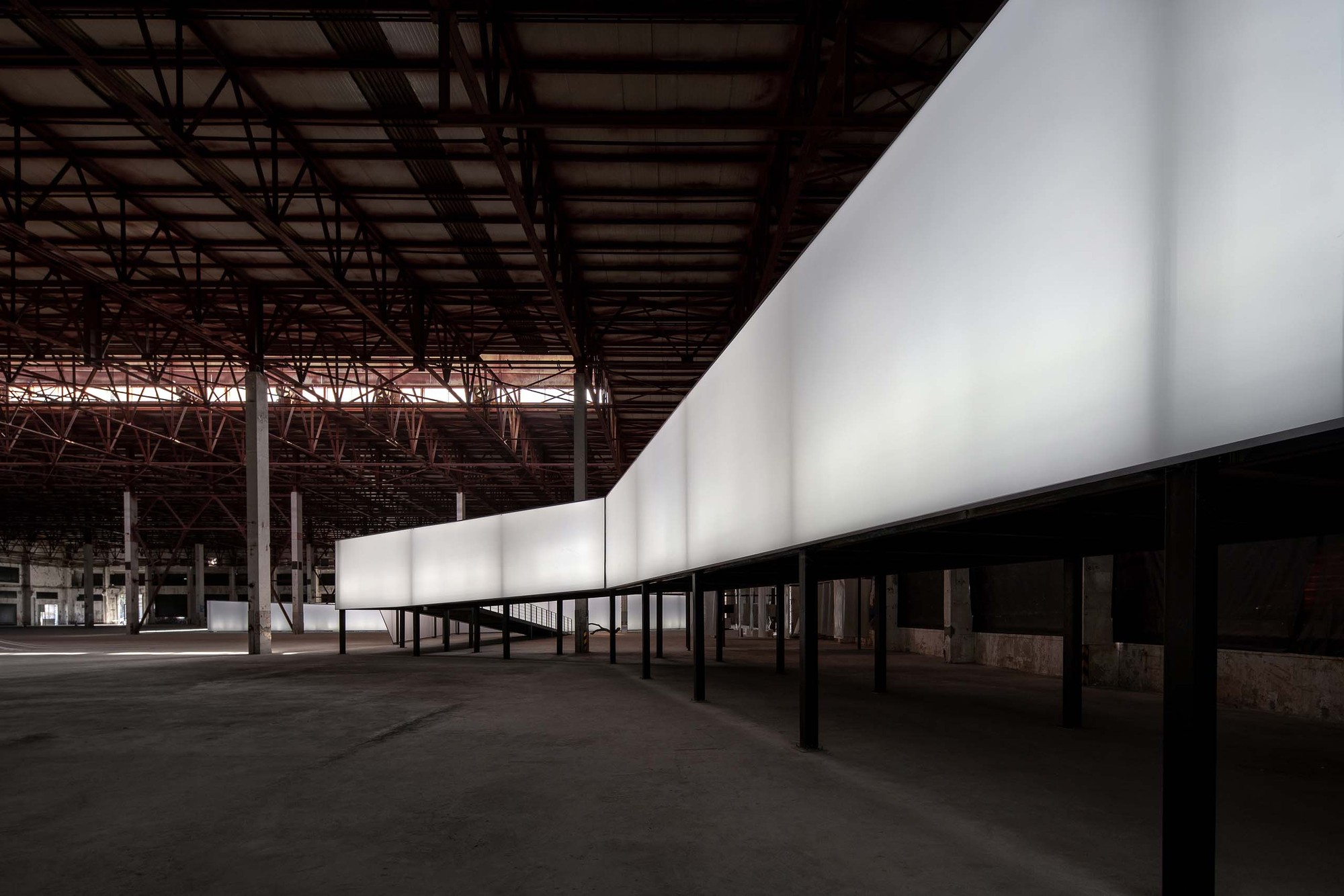 Folded TIME-LIGHT-LINE Installation / ATELIER XI-32