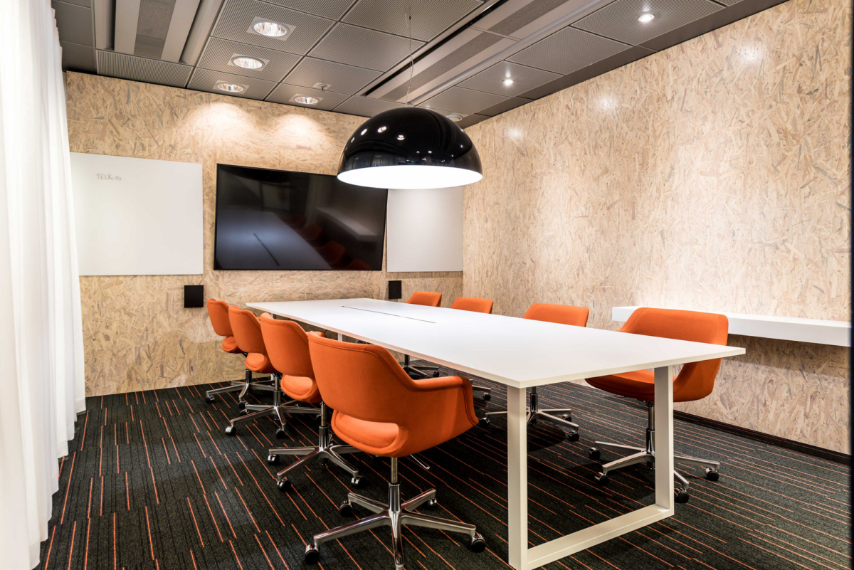 芬兰 Telko 办公室 - 工业风与自然的和谐结合-15