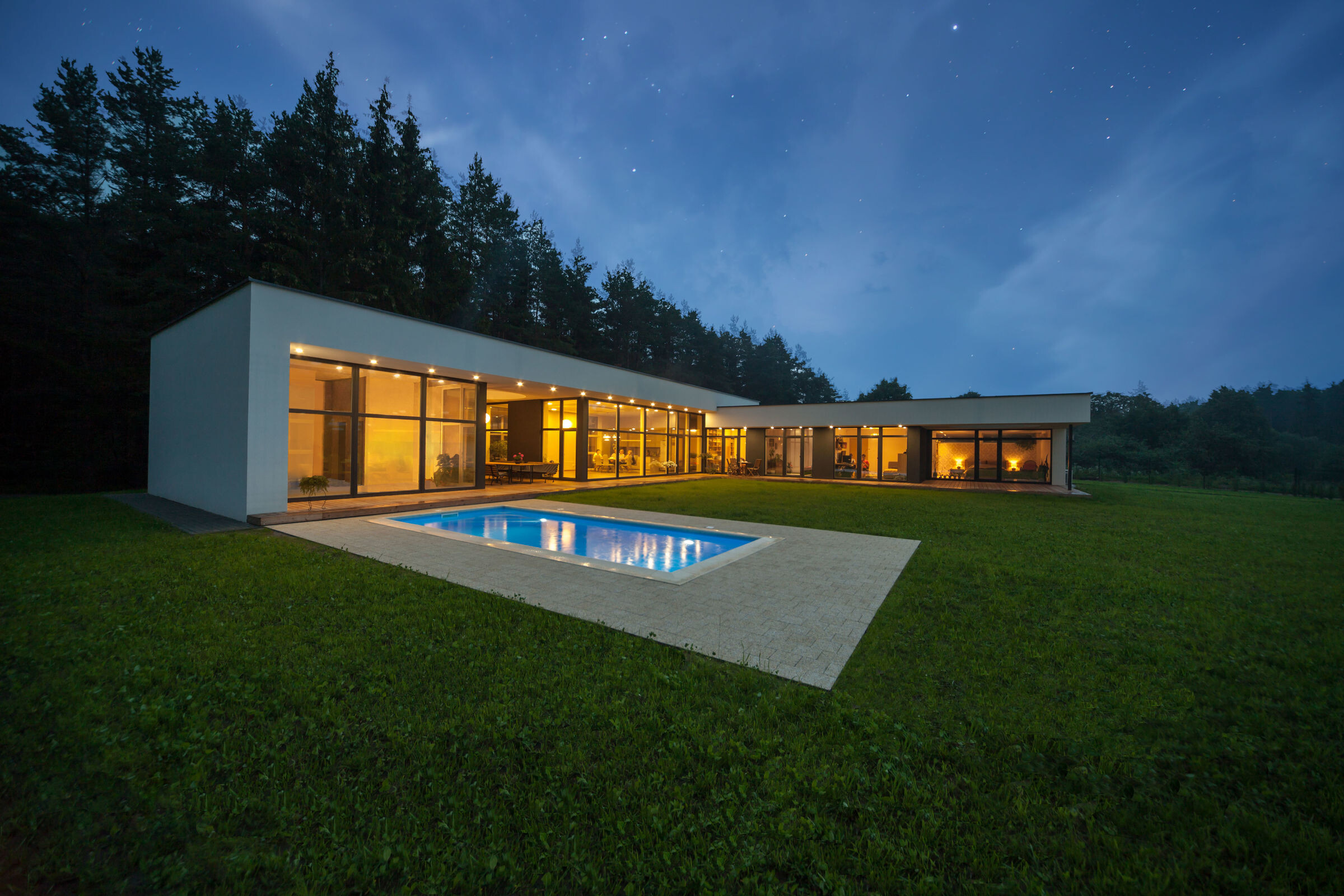 森林中的现代私密别墅-10