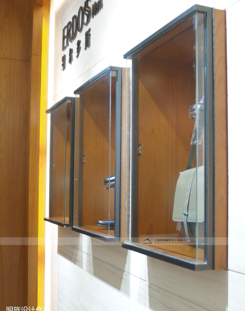 ERDOS 男装店,暖系灯光下的原木风情-15