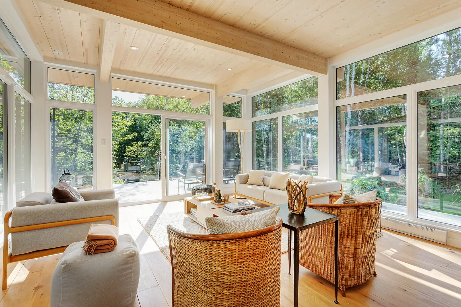 融入自然的现代木玻璃住宅设计-2