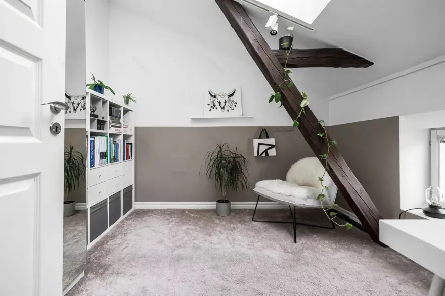 瑞典独特屋顶公寓,打造明亮温馨空间-7