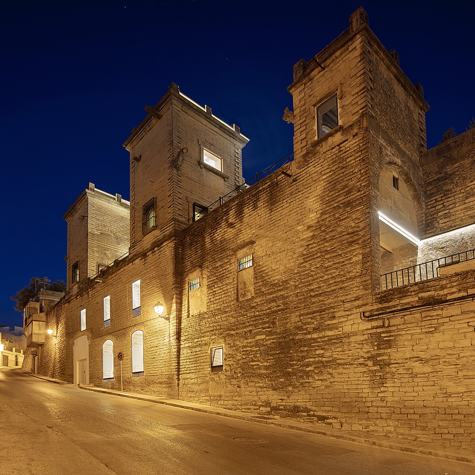 西班牙 Piedra 大楼翻新 | 纯手工石砌艺术的现代诠释-11