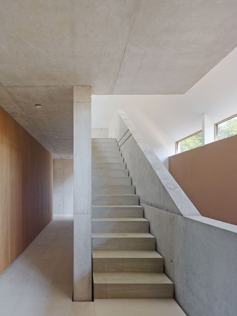 Stuttgart house by (se)arch with shingle-clad walls and an art gallery-16