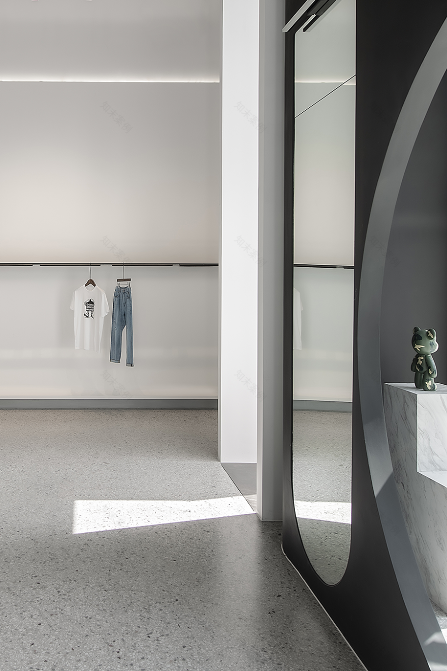 NOVO 服装店丨目后空间设计-22