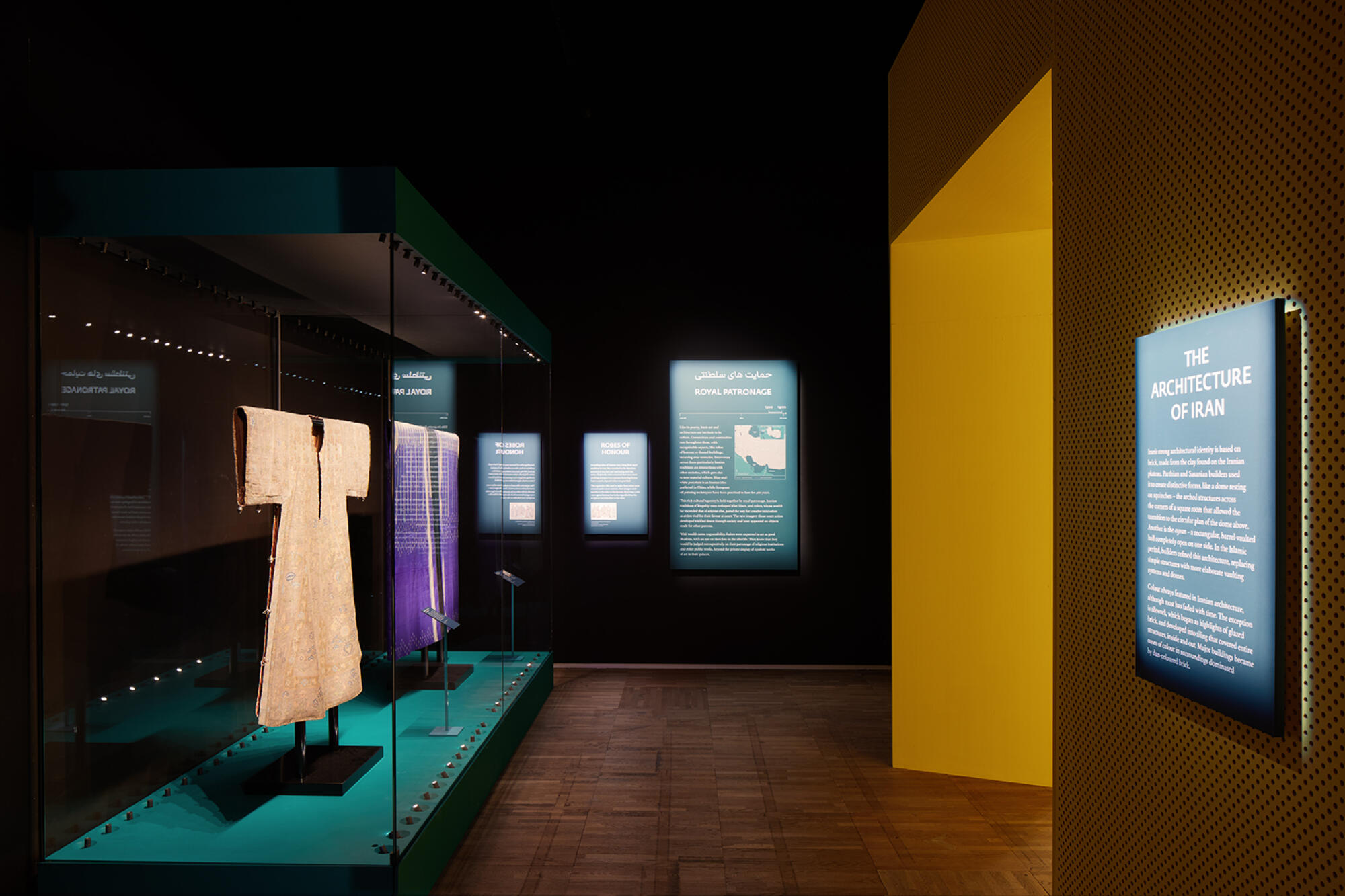 维多利亚和阿尔伯特博物馆的伊朗史诗特展（注：V&A一般指英国维多利亚和阿尔伯特博物馆，如果这里不是该含义，请提供更多背景信息） 丨英国伦敦丨Gort Scott-32
