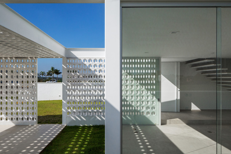 巴西伊图市高尔夫球场旁的现代住宅-9