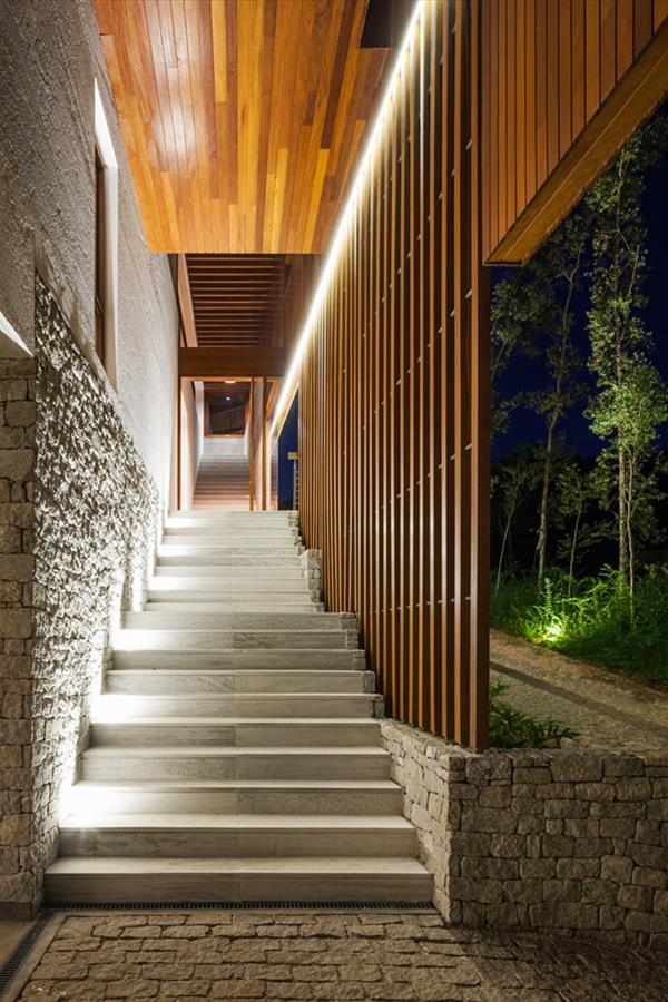 巴西 Bragança Paulista 斜坡住宅-21