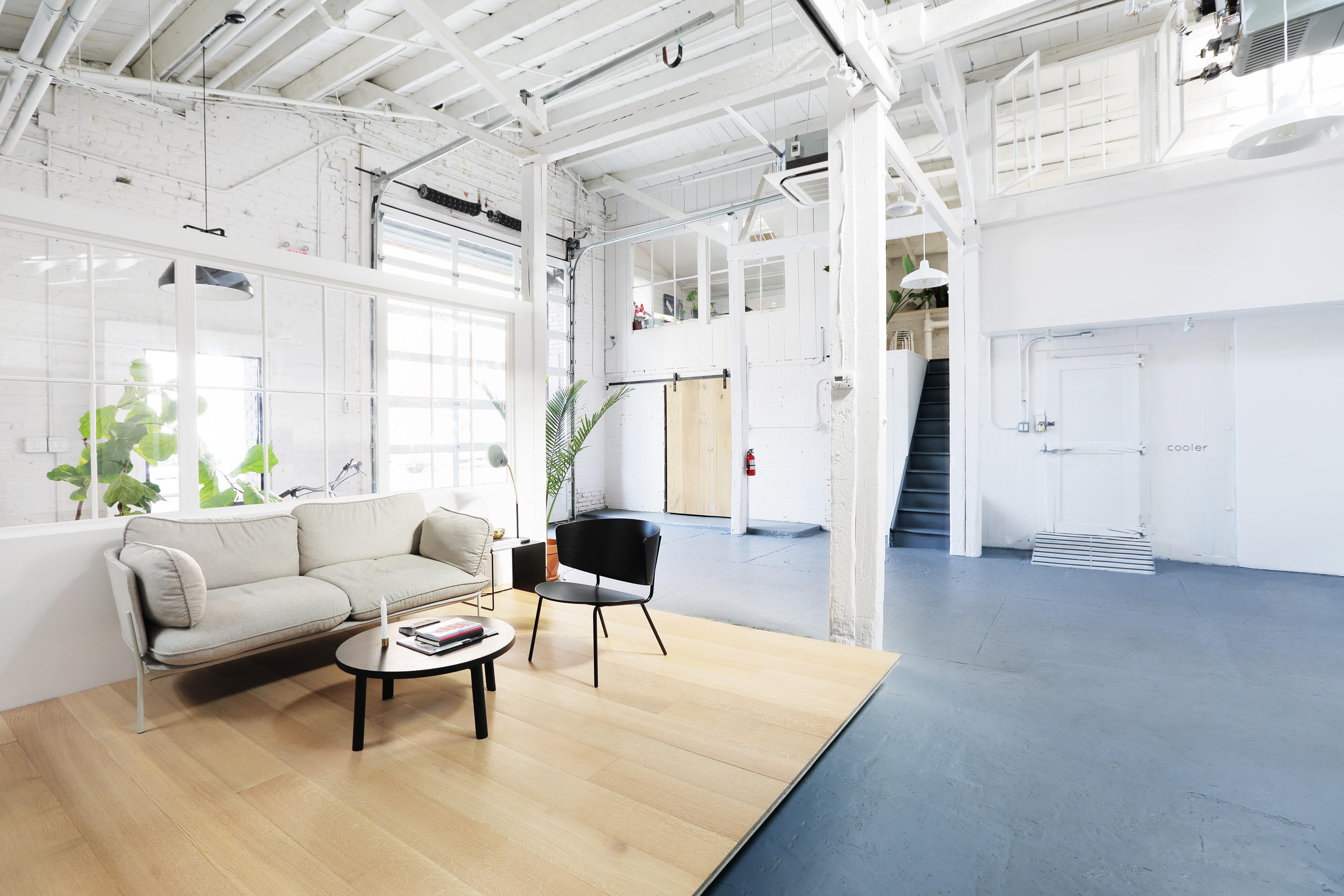 纽约百年仓库变身木艺画廊——Madera Showroom / Cooler Gallery-13