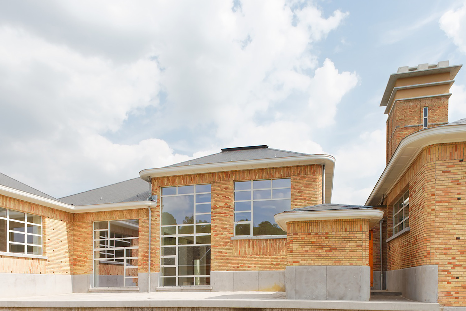 比利时纳穆尔前轰炸机屠宰场区文化景点设计-28