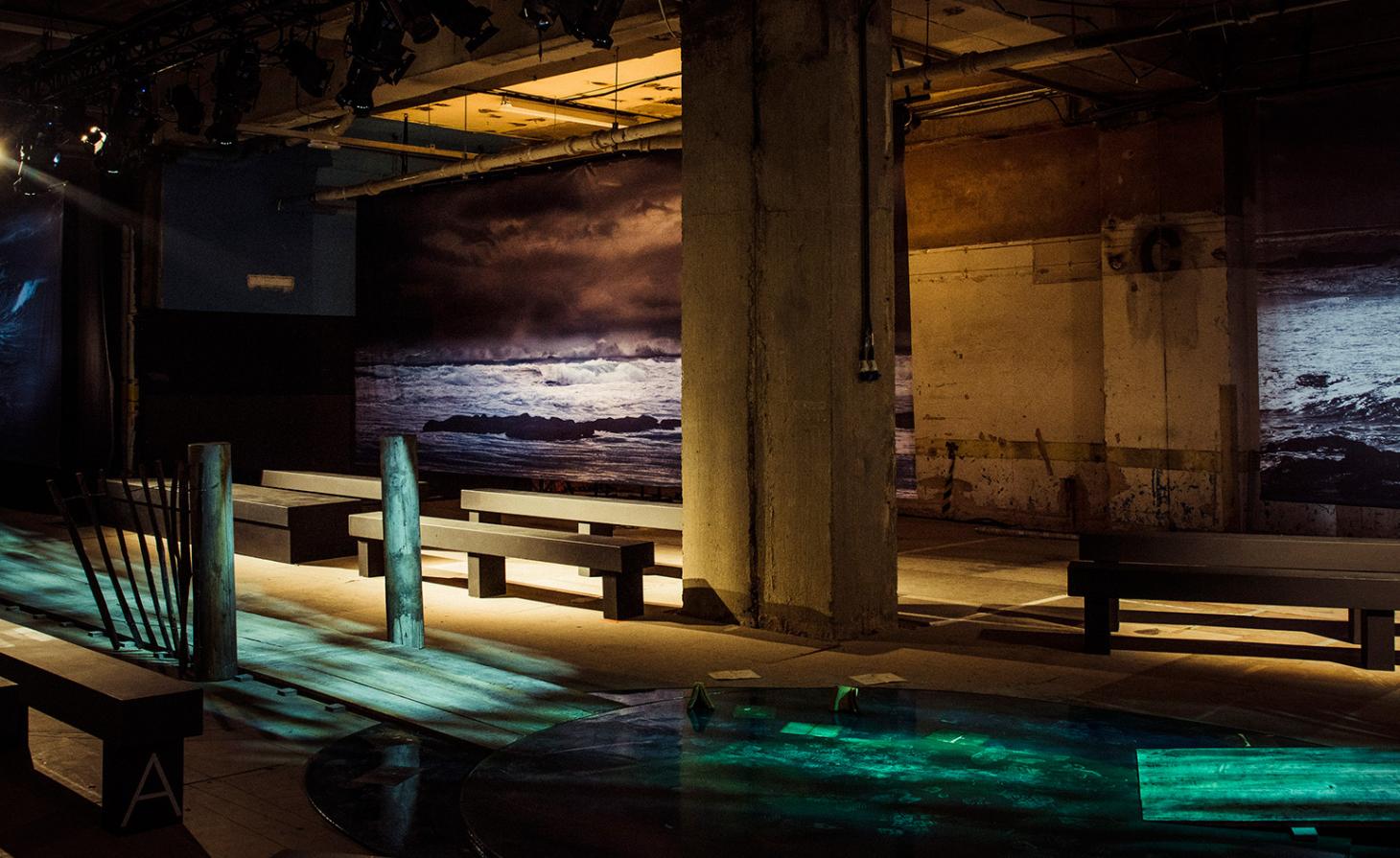 时尚盛宴 | 2017 春夏时装周秀场室内设计亮点-15