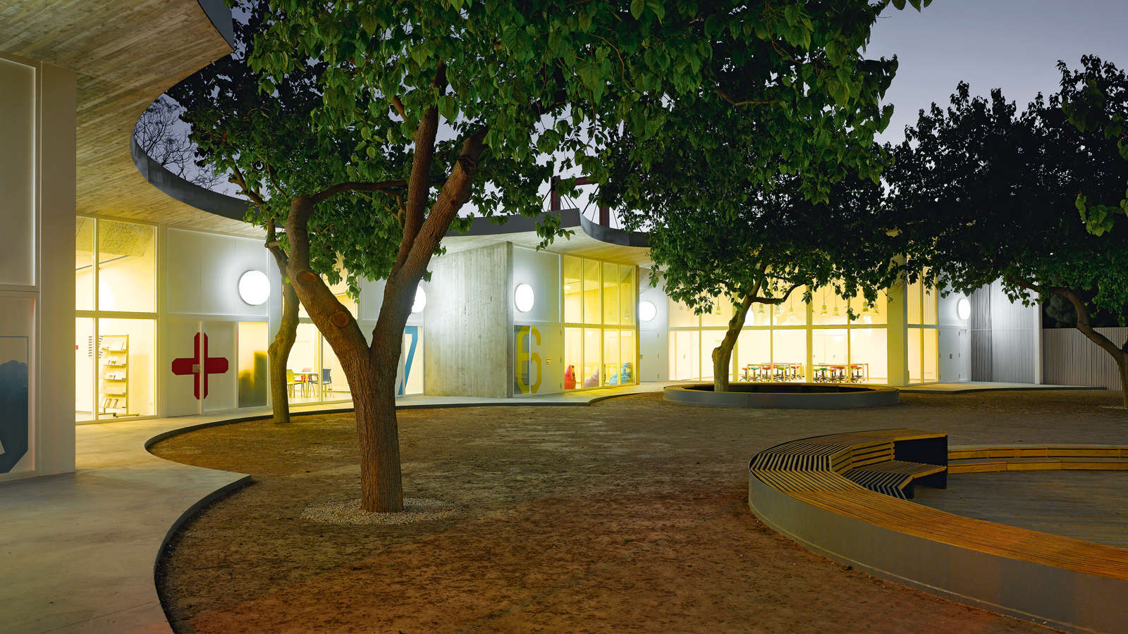 绿意盎然的儿童创意园 | 西班牙 Gandía 幼儿园-0