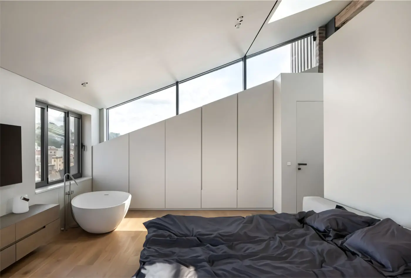 基辅独特设计阁楼 | 古老砖墙与现代钢火炉的完美融合-9