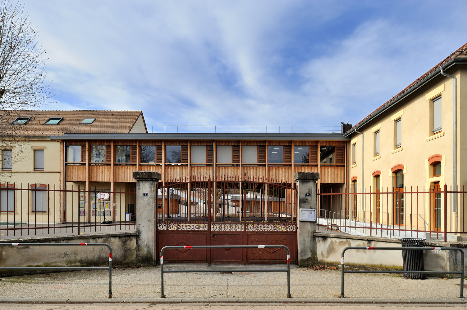 法国 Le Grand Lemps 小学的木质桥梁建筑-13