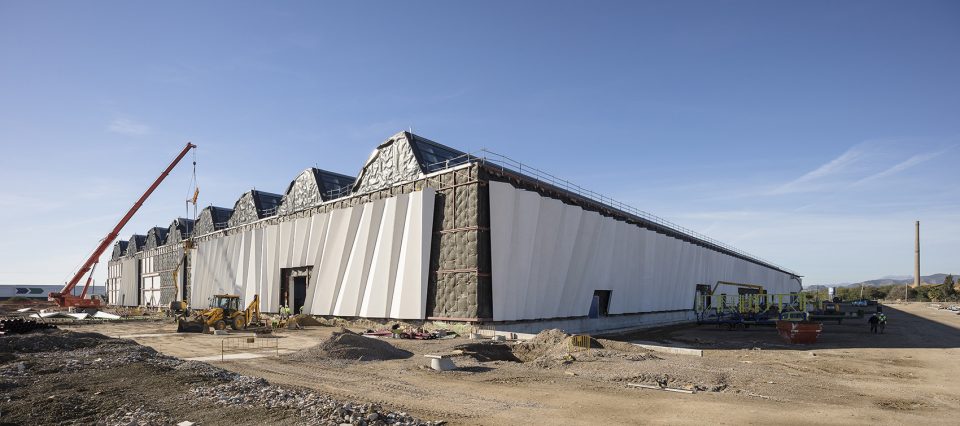 西班牙旧工厂翻新,韵律几何新风貌-14