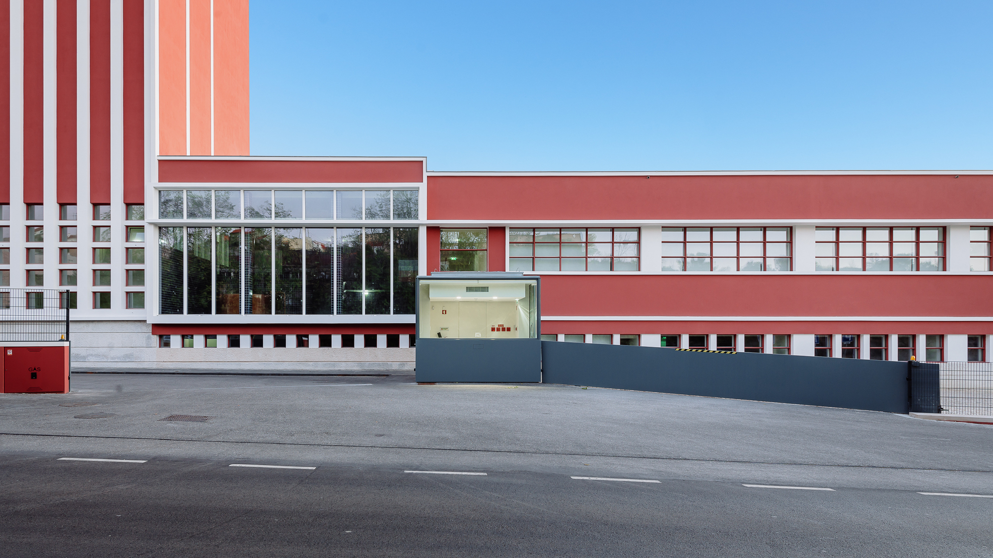 葡萄牙 Plural 药店总部物流中心,古今交融的办公建筑-50