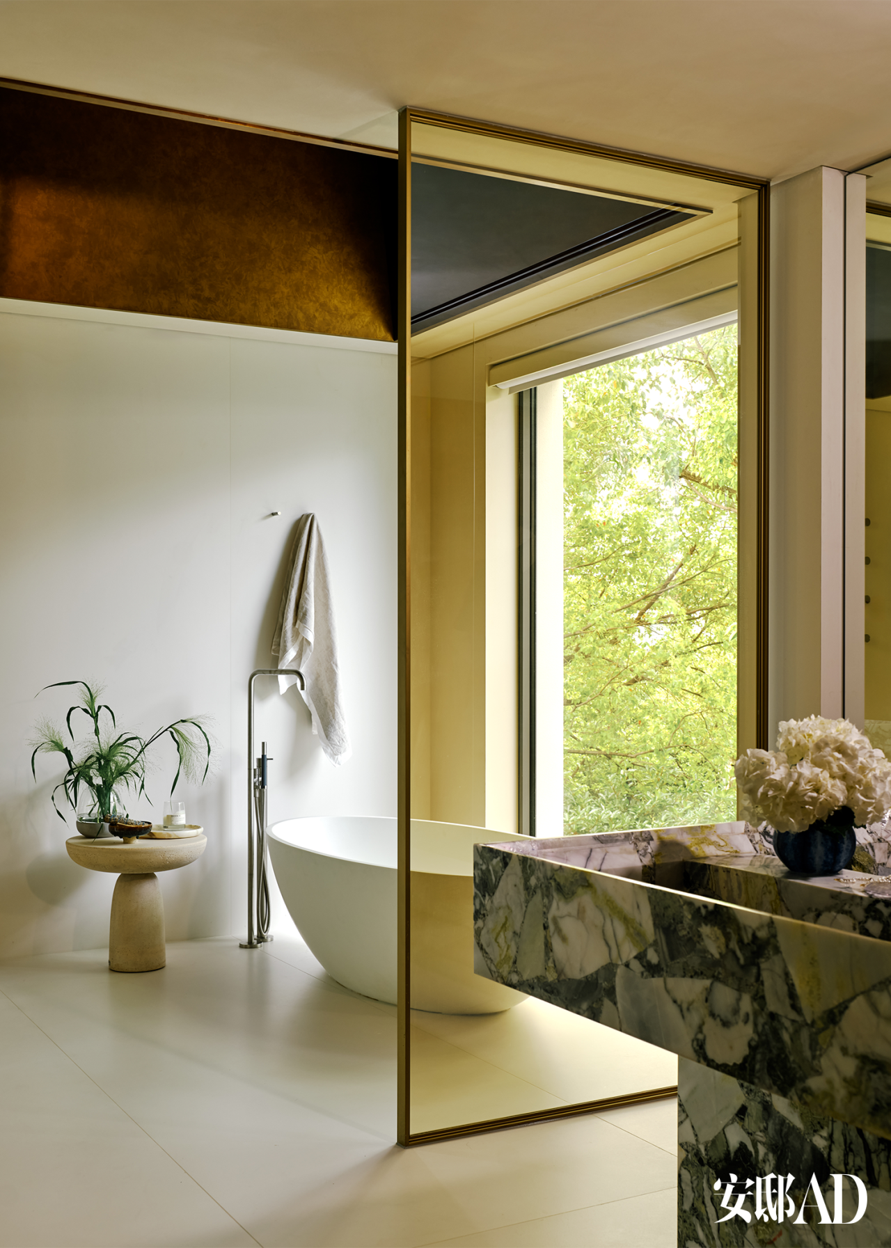 她将车库变展厅，阳光做灯光，让艺术“活”过来-35