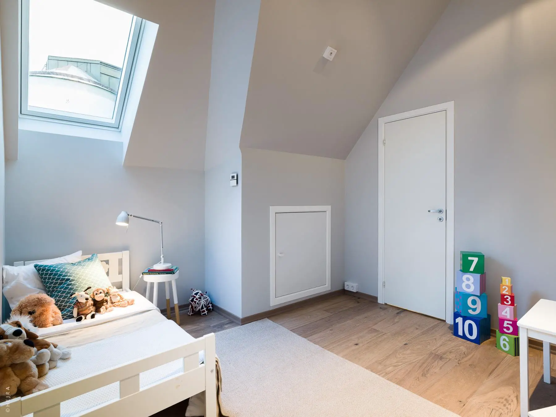 融合温暖与个性的顶层公寓设计-16