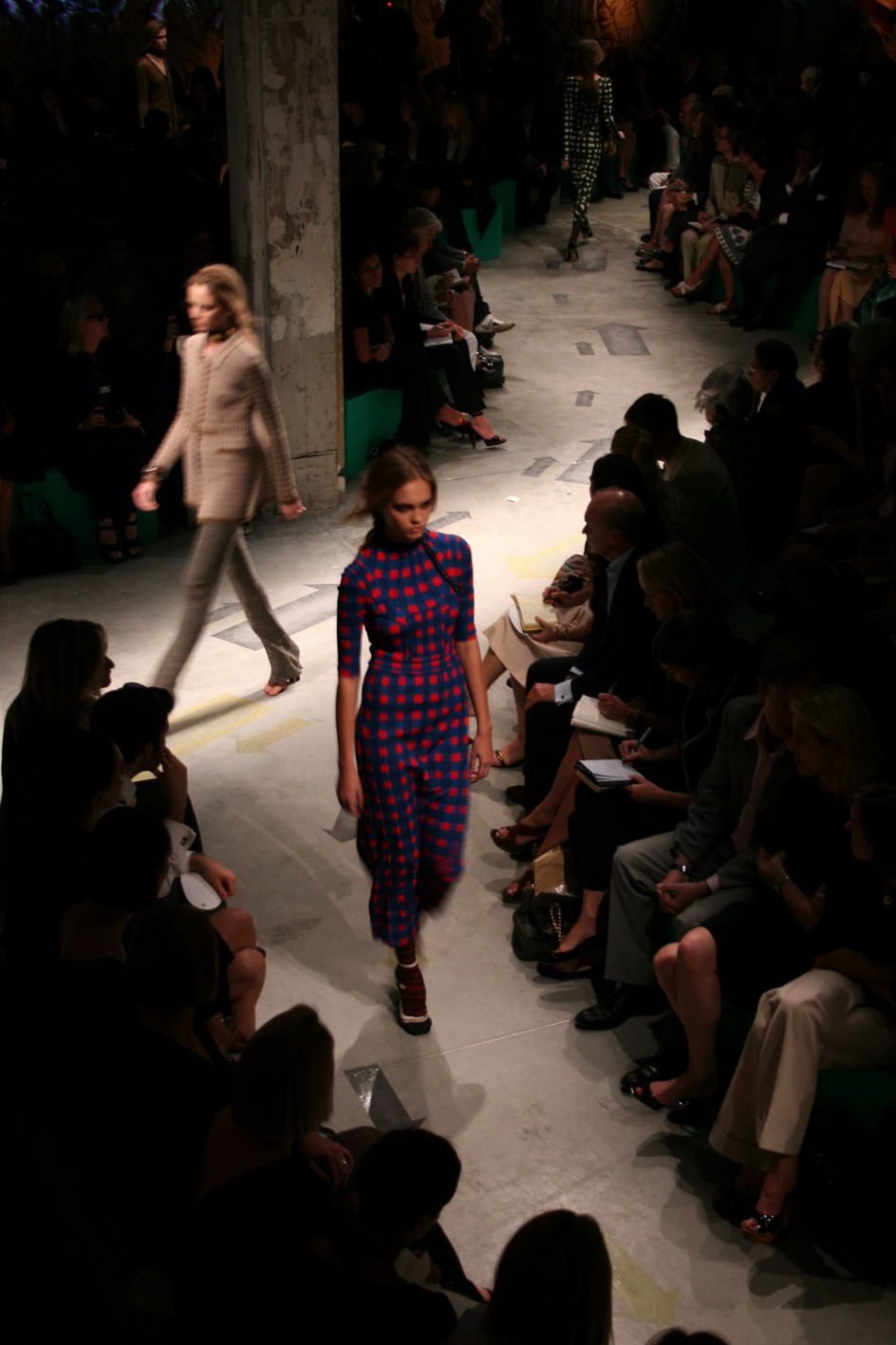 2008 春夏米兰 PRADA 秀场设计解读 | 四叶草舞台魅力-15