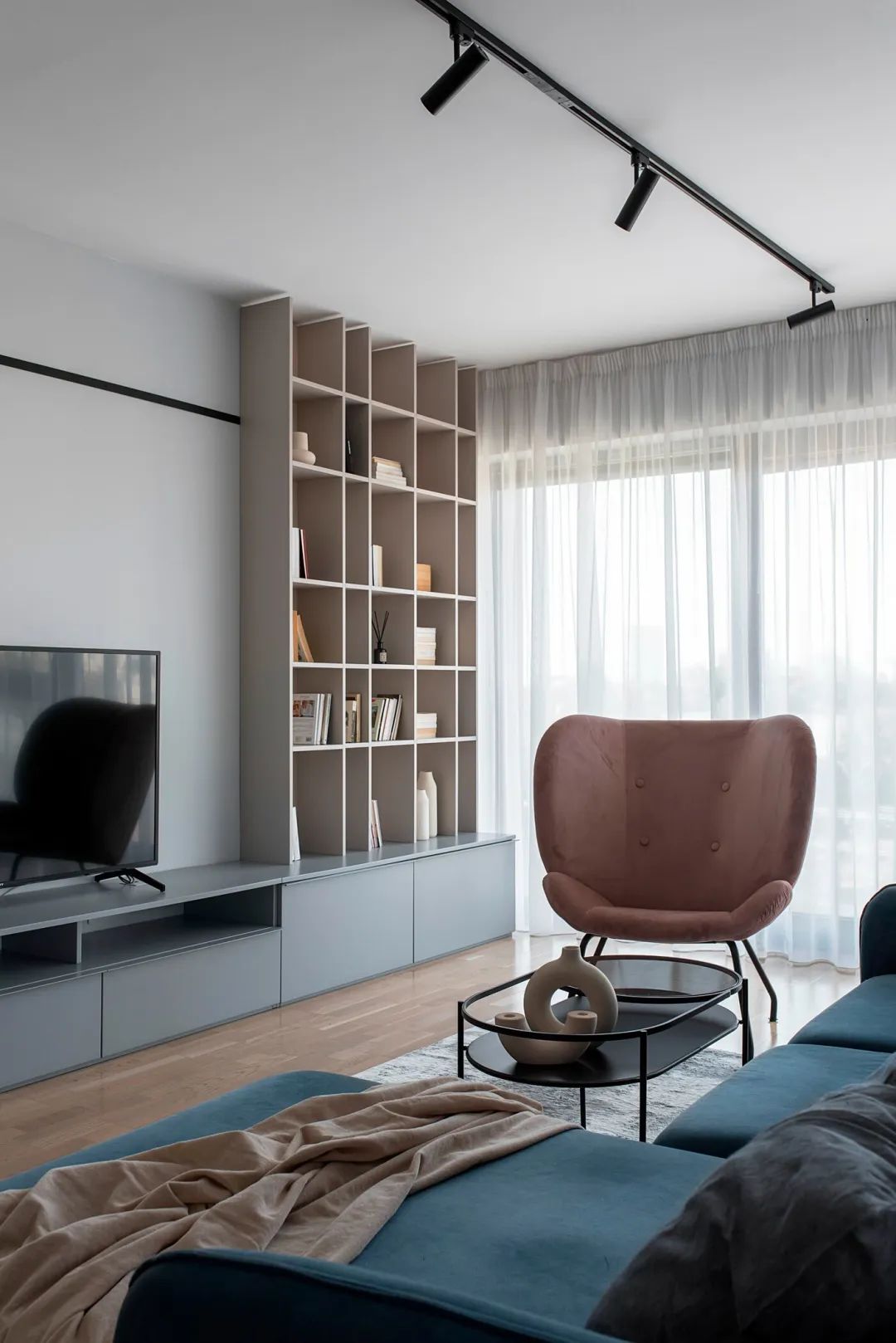 布加勒斯特 CityZen 现代简约出租公寓设计-8