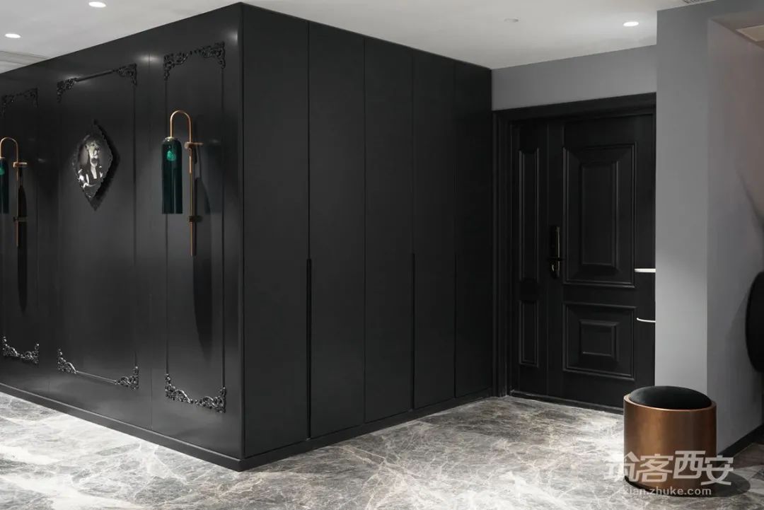 极致黑韵,红杉·陈醉打造西安 360㎡顶跃艺术宅-13