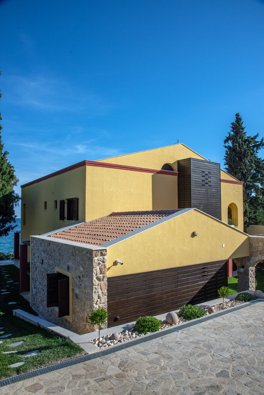 Sea Side Villa / Stella Adrimi-1