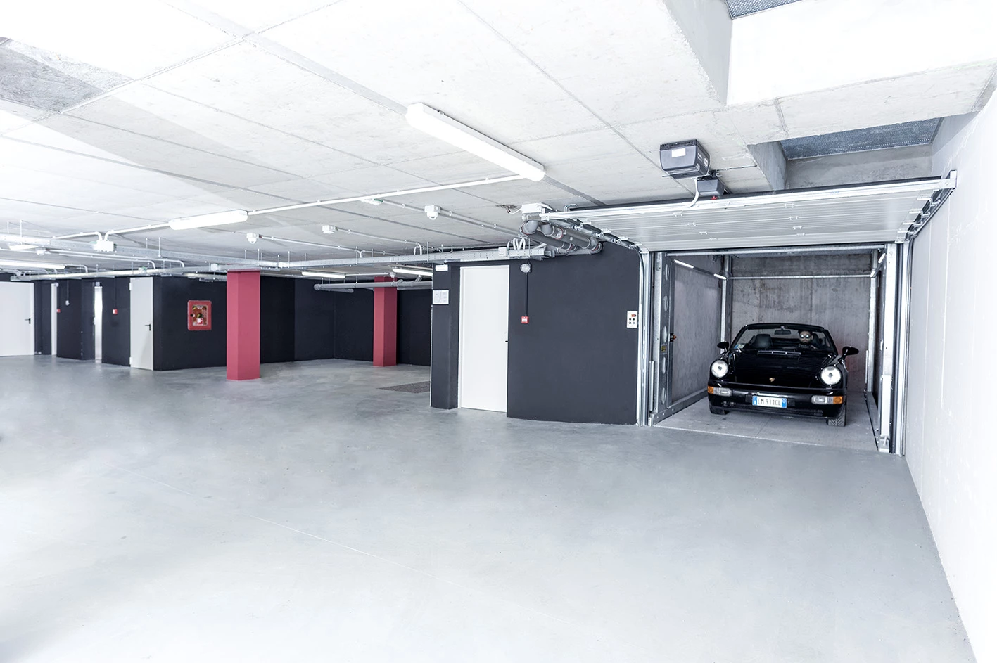 意大利湖畔酒店智能停车设计-25