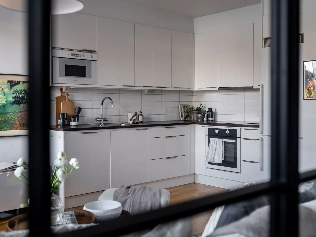 现代一居室公寓巧妙运用半玻璃墙设计-5