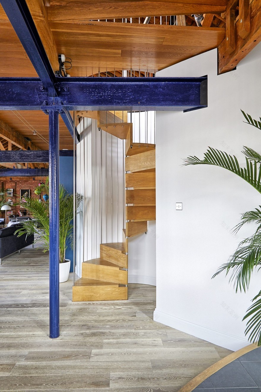 Tower Bridge London Apartment in a Converted Victorian Leather Warehouse-16