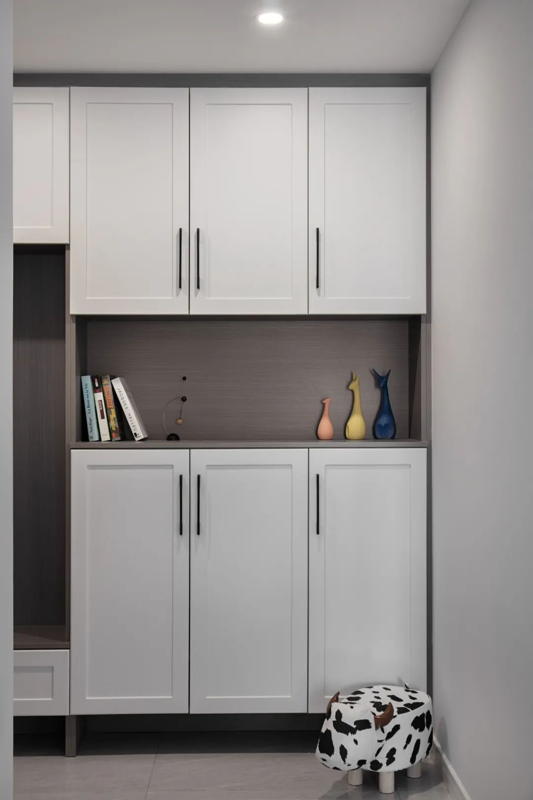 重庆融创春晖十里雍和府 | 黑白灰里的现代简约温情-31