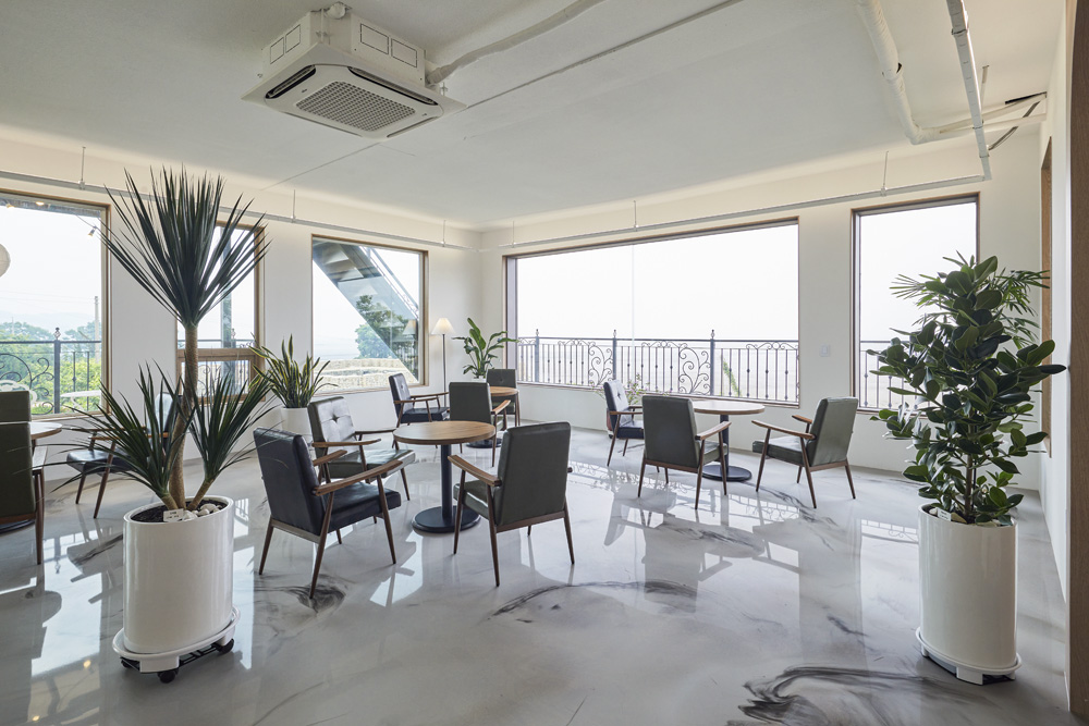 洛特里克咖啡馆 | 明亮的木质设计，展现极简魅力-11