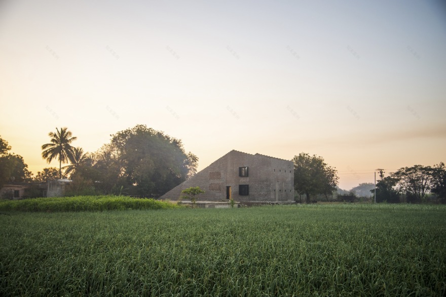 一半即更多 一栋在建房屋丨印度丨Atelier Shantanu Autade,Studioboxx-13