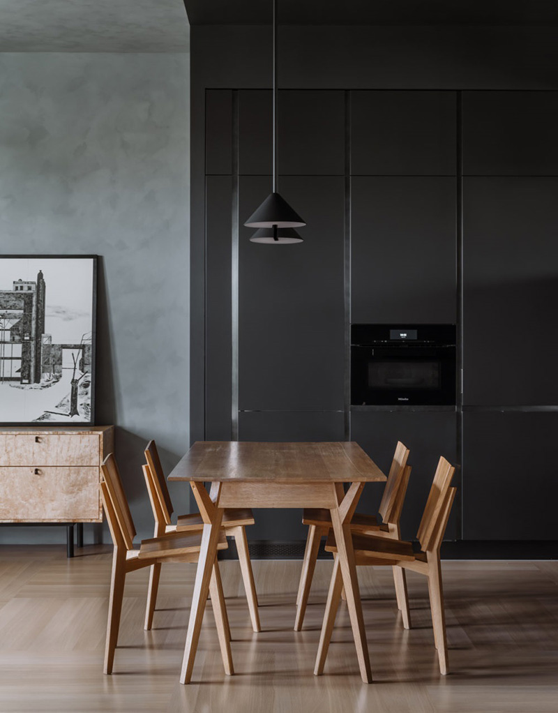 设计师打造 70㎡暗色调极简公寓，木质元素增添暖意-4