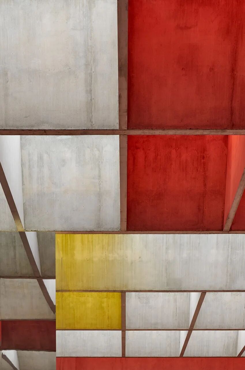 “LaBoussole”文化与旅游中心:彩色光影-66