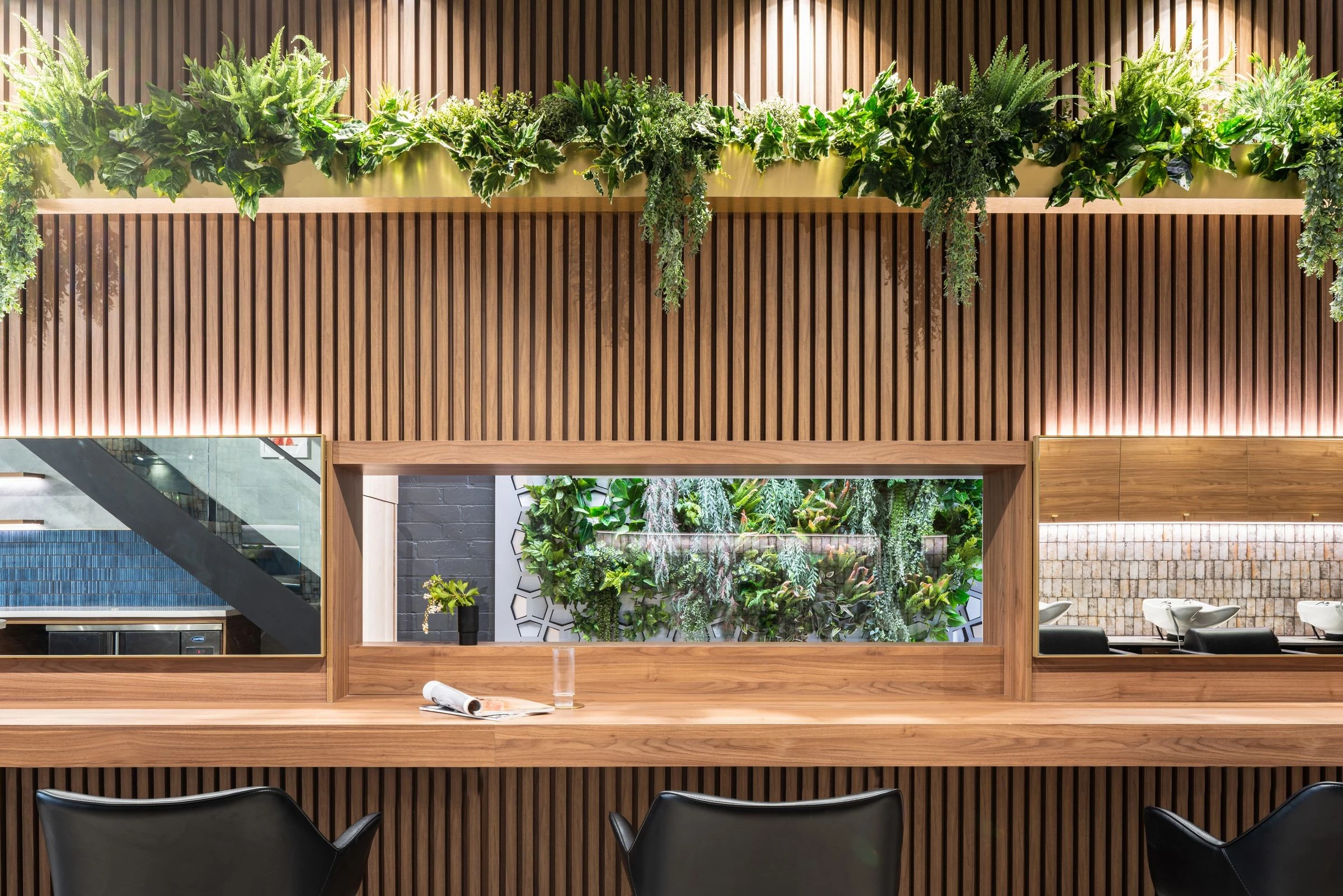 轮廓分明发型沙龙-30