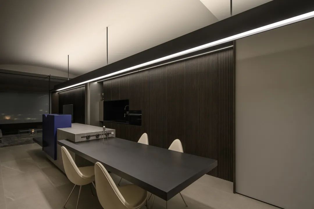 梦幻岛台 · 克莱因蓝的现代家居艺术丨中国江苏-19