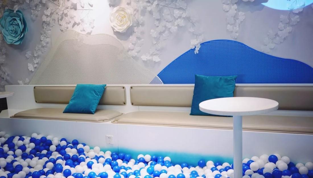 INS 北欧风冰淇淋店，海洋球池、梦幻水晶球灯吸睛设计-16