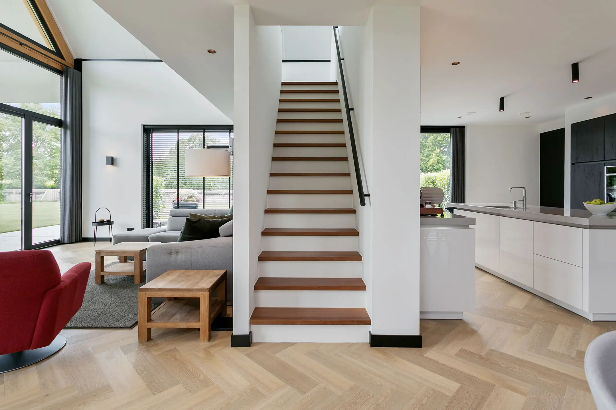 荷兰明亮当代住宅,设计感与自然和谐共生-7