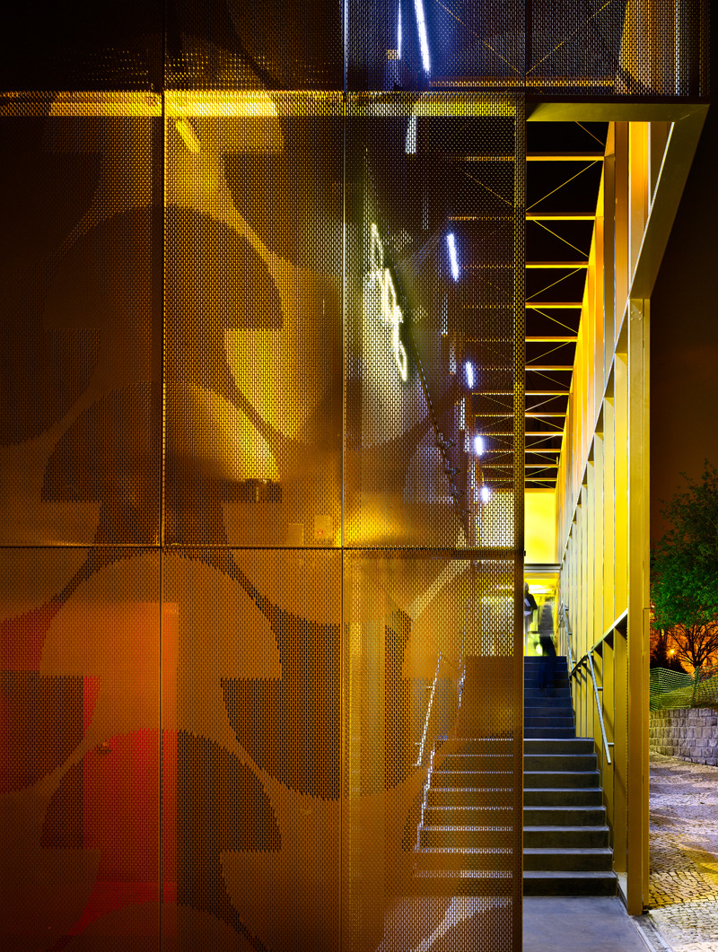 巴黎葡萄牙公寓翻新记 | 战舰灰立面展现独特魅力-33