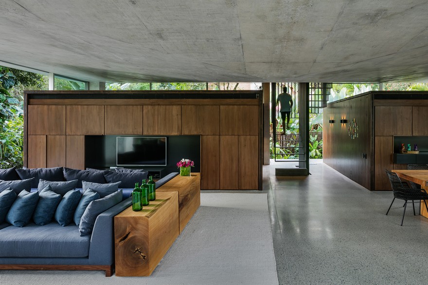 Itamambuca Beach House Surrounded by a Dense and Rich Rainforest Vegetation-23