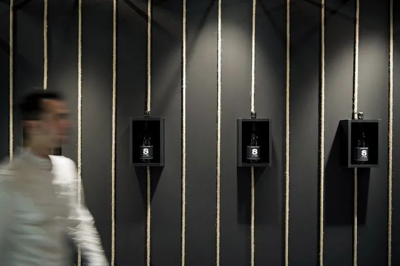 地下车库变身高档餐饮舞台丨GGH 设计机构-18