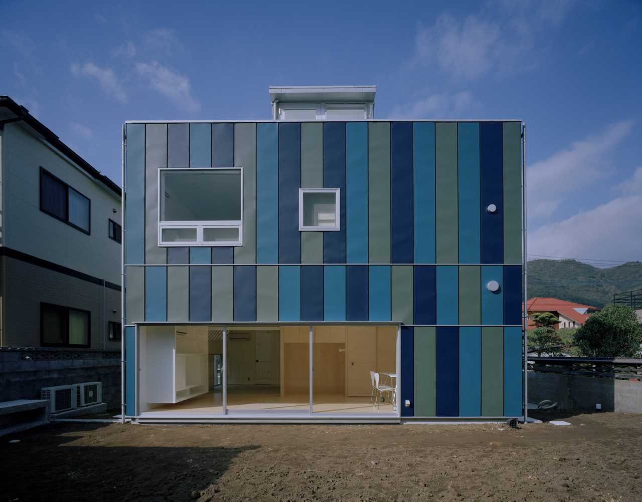 青い家(Blue house)丨日本大分丨塩塚隆生アトリエ(意匠),大賀成典(構造),河野設備設計室(設備)-2